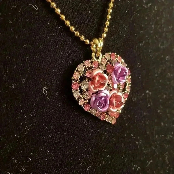 Lauren-Spencer Heart Shaped Rose Necklace - Picture 3 of 8
